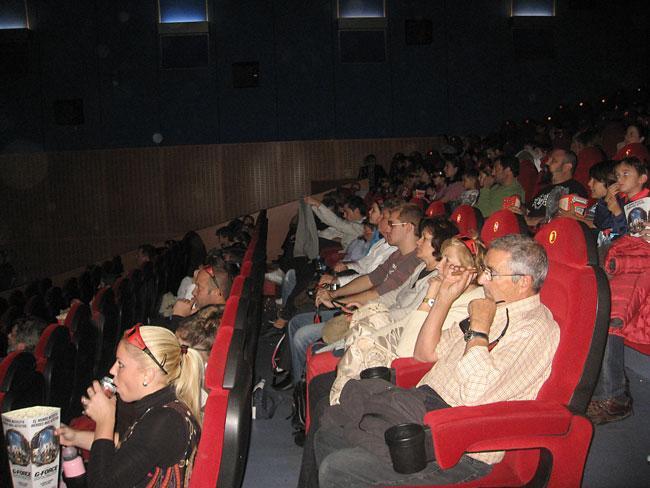 Numerosas familias disfrutan del estreno en 3D